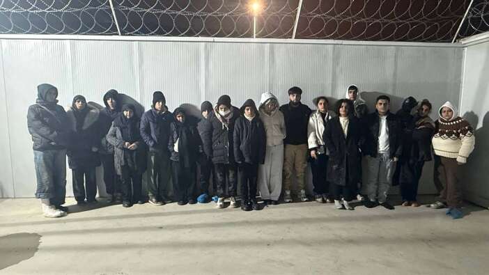 Edirne'de kaçak göçmen operasyonu: 18 kaçak göçmen yakalandı