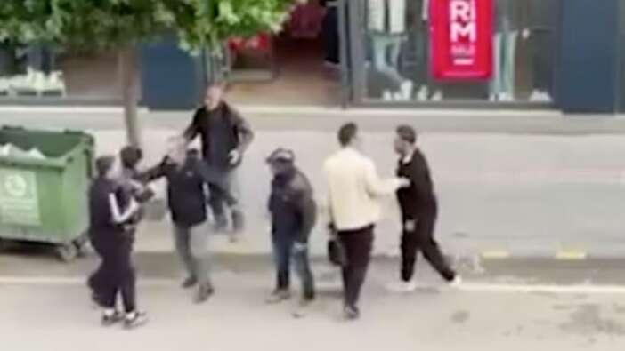 Hatay'da yan baktın kavgası kamerada