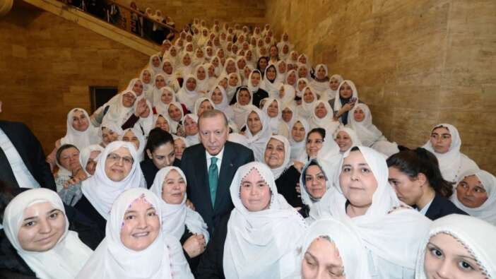 TBMM'de Anadolu kadınının dik duruşu... Cumhurbaşkanı Erdoğan'dan Mihalgazi Belediye Başkanı Zeynep Güneş Akgün'e tam destek! Gözyaşlarıyla dinledi...