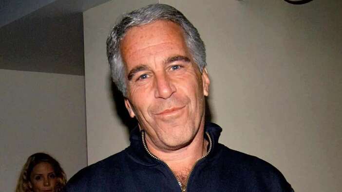 "Epstein yaşıyor mu?" dedikoduları alevleniyor! Sansürlenmemiş şifrede şok edici detaylar