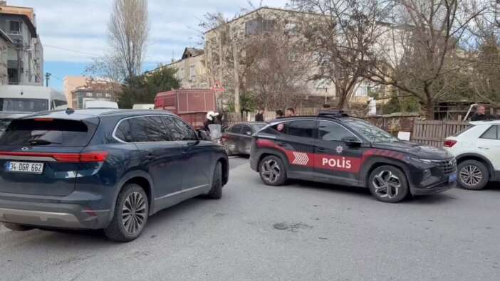 Küçükçekmece'de devriye atan polislere saldırı! 4'ü polis 6 yaralı