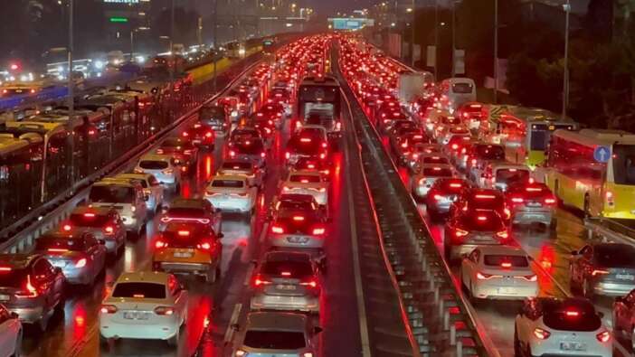 Ramazanın ilk gününde İstanbul'da trafik kilitlendi