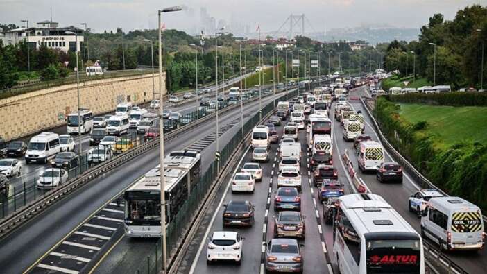 İstanbul'da haftanın ilk gününde trafik yoğunluğu