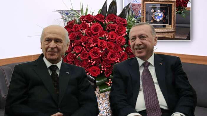 Her detayı bir mesaj! Bahçeli'nin Cumhurbaşkanı Erdoğan'a doğum günü için gönderdiği tablonun sırrı...