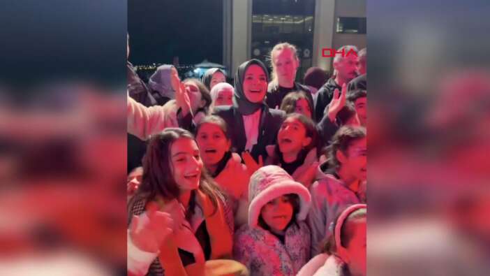 Akıma Bakan da kayıtsız kalmadı: Çocuklarla ilahi söyledi