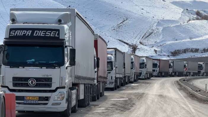 Savaş sınırları da vurdu: Türkiye-İran sınır kapısında 2 kilometrelik tır kuyruğu