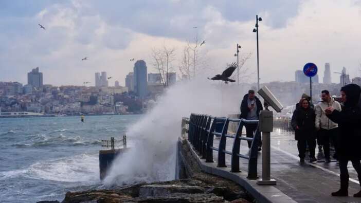 İstanbul'a bahar havası veda ediyor: Sıcaklıklar 10 derecenin altına düşecek! Özellikle cuma ve cumartesiye dikkat