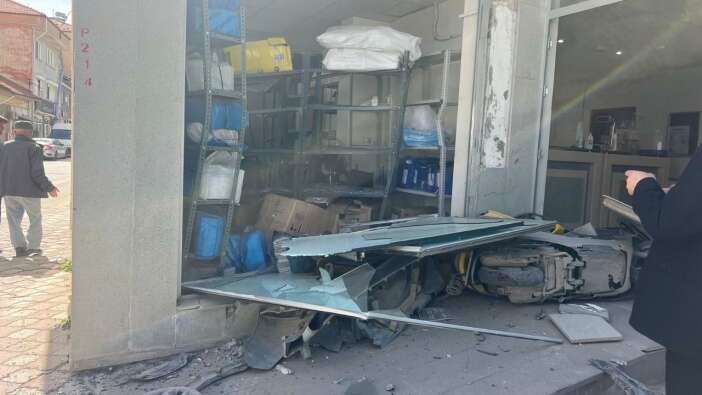 Burdur'da direksiyon başında kalp krizi geçiren sürücü kurtarılamadı