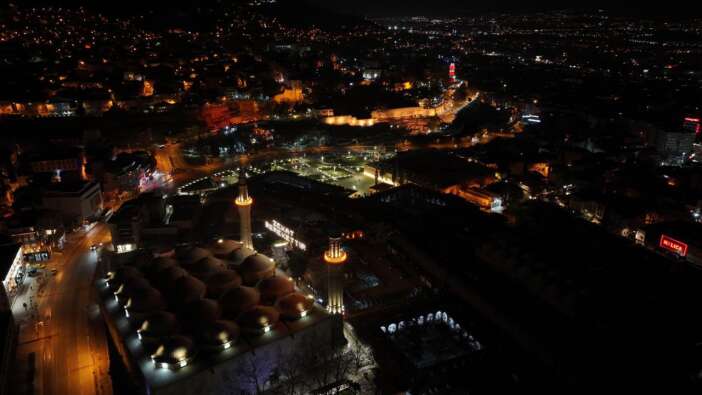 400 yıllık gelenek Ulu Cami’yi aydınlattı
