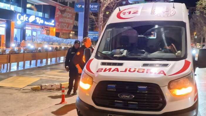 Kafede dehşete düşüren anlar! Tartışma bıçaklı kavgaya dönüştü: 1 yaralı