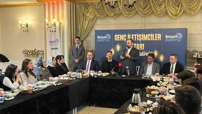 AK Parti'den İstanbul'da iletişim fakültesi öğrencileriyle iftar