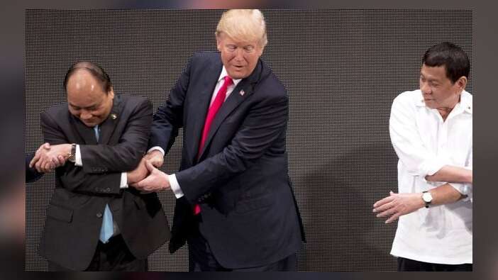 Trump ile Duterte arasında 'el tutuşma' krizi!