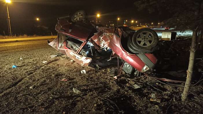 Takla atan otomobil hurdaya döndü: 2 kişi ağır yaralandı