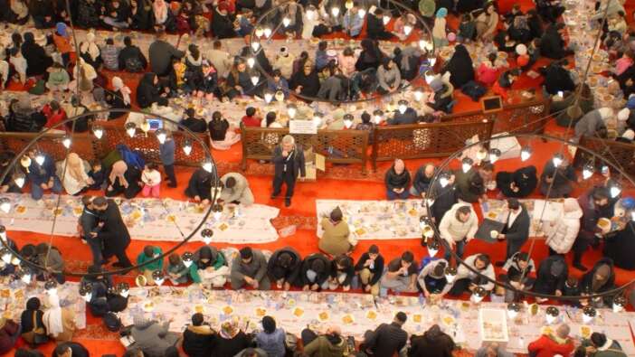 Süleymaniye’de 3 bin çocuk aynı sofrada iftar açtı