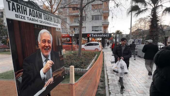 Manisa'da esnaftan İlber Ortaylı için helva hayrı