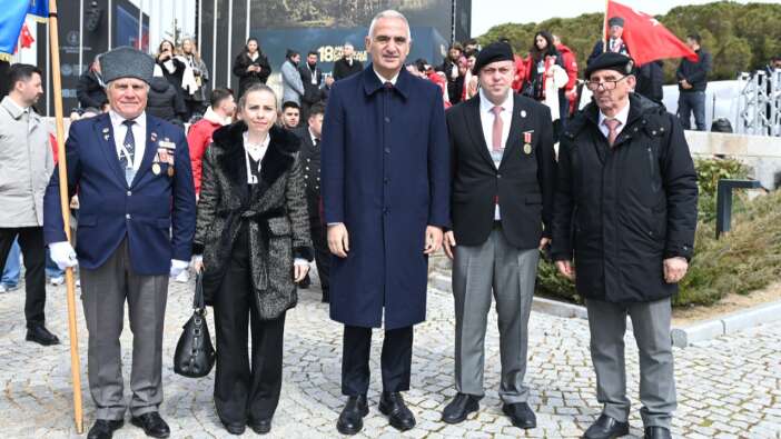 Çanakkale Destanı 111 yıl sonra aynı ruhla anıldı! Bakan Ersoy: “Güçlünün değil haklının galip geleceğini buradan bir kez daha ilan ediyoruz”