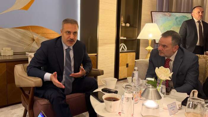 İran balistik füzelerle vurdu: Hakan Fidan Riyad'da bombaların altında kaldı!