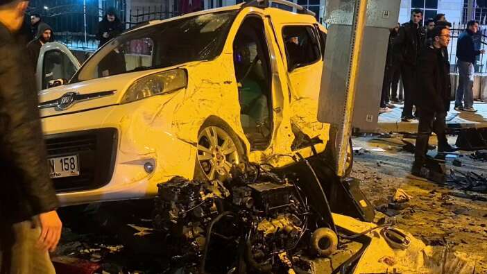 Erzurum'da feci kaza! Kavşak adeta savaş alanına döndü