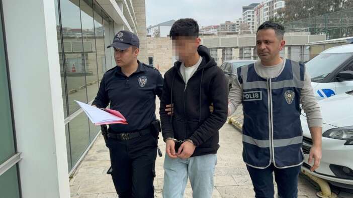 Samsun'da yan bakma meselesi: 17 yaşındaki çocuk boynundan bıçaklandı