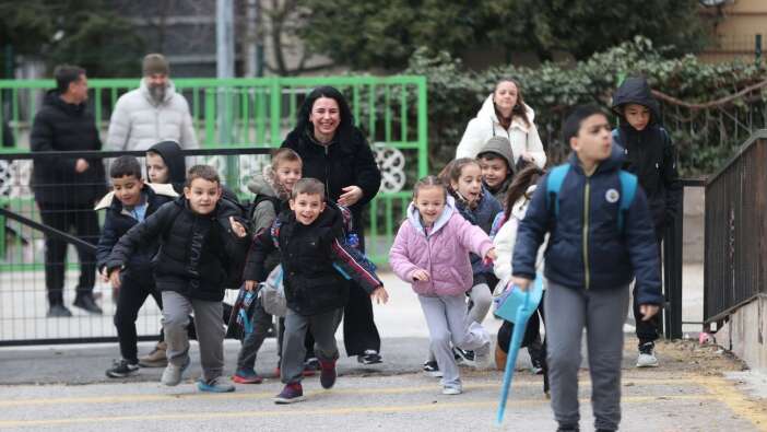 Tatil bitti, dersler başladı! Milyonlarca öğrenci için ilk zil çaldı...