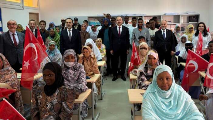 Başkan Altay'ın Moritanya ziyaretinde Afrikalı öğrenciden İstiklal Marşı sürprizi
