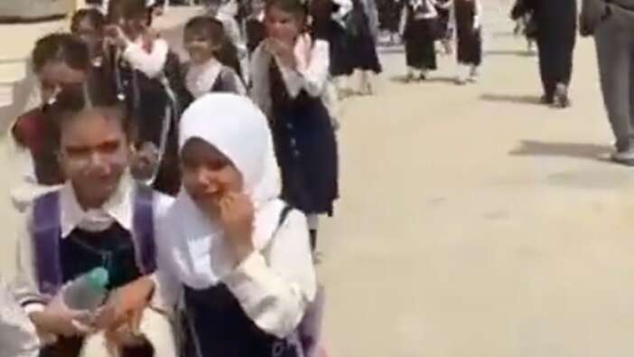 Irak'a füzeler düşüyor! Okuldaki kız çocuklarının korku dolu gözyaşları