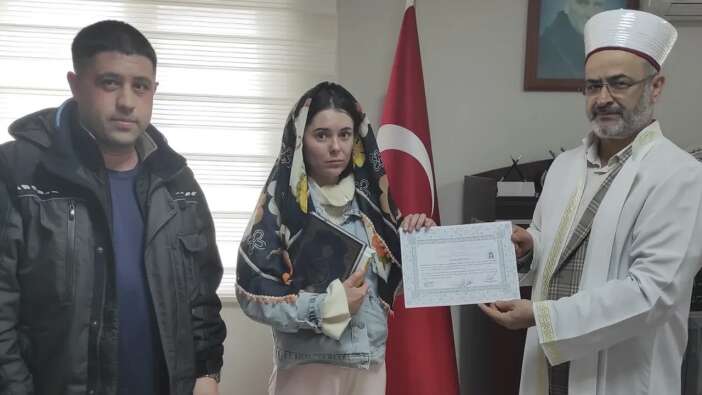 Çalışmaya geldi, İslamiyet'le şereflendi: Rus vatandaşı Ketova artık "Amine"