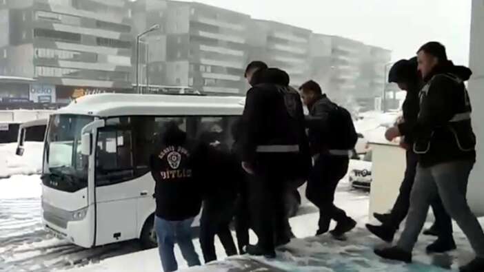 Bitlis'te uyuşturucu satıcılarına operasyon: 10 tutuklama