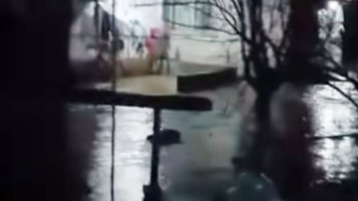 Şırnak'ta şiddetli yağış: Köy yolları göle döndü