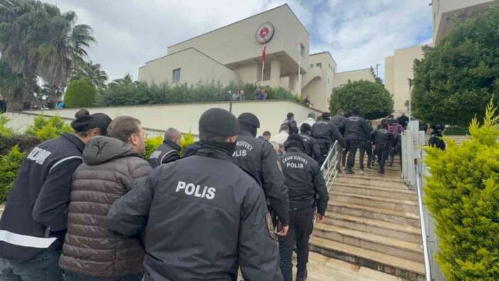Marmaris Belediyesi'nde rüşvet çarkı çöktü: Başkan Yardımcısı ve İmar Müdürü tutuklandı!
