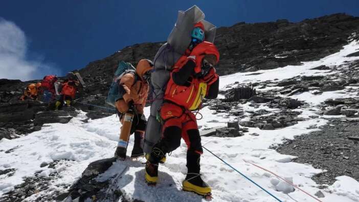 Everest’e gidecekler dikkat! Dolandırıcılar oraya da doluşmuş