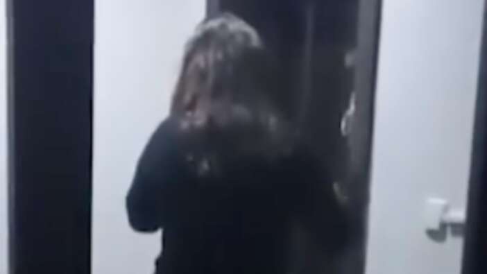 Ahlaksızlığın bu kadarı! Eşini komşusu ile yatak odasında bastı: "Lütfen kocama söyleme"