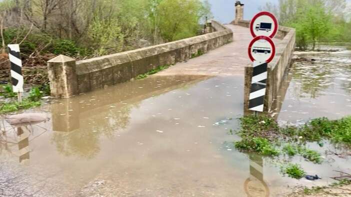 Bir Edirne klasiği: Tunca Nehri taştı, köprü trafiğe kapandı