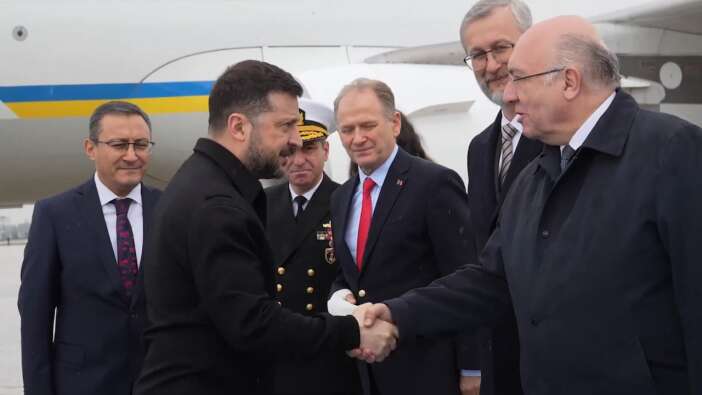 Resmi temaslara damga vuran anlar: Ukrayna Devlet Başkanı Zelenski Bağcılar Kaymakamı tarafından mı karşılandı?