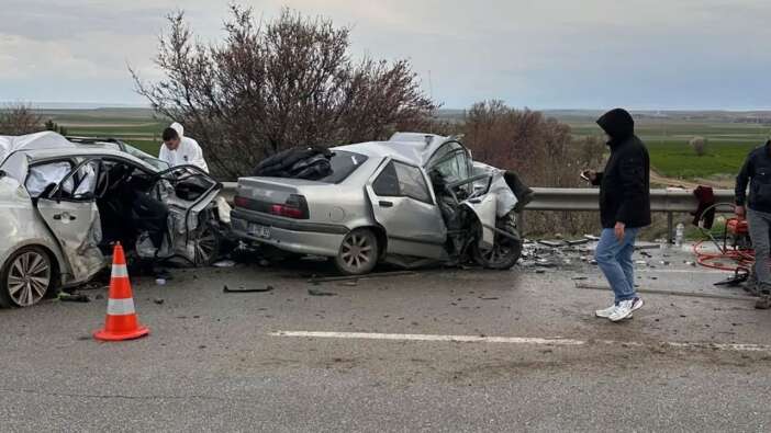 Katliam gibi kaza: 4 ölü, 2 yaralı