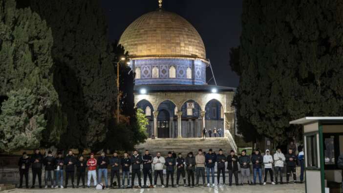 Kudüs'te tarihi sabah: Mescid-i Aksa 41 gün sonra ibadete açıldı!