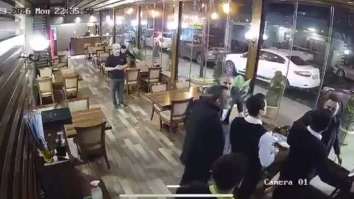 "Ben belediye başkan yardımcısıyım" dedi, ortalığı karıştırdı! İstanbul'da CHP'li Meclis Üyesi ile garson arasında tartışma