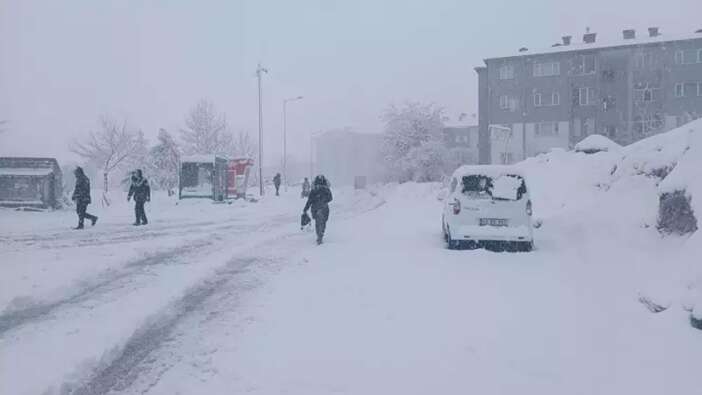 Bitlis'te 84 yerleşim yeri, ulaşıma kapandı! Yollarının açılması için çalışma başlatıldı