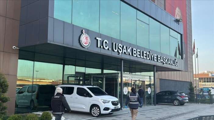 Uşak Belediyesi'ne 2. dalga operasyon! 25 gözaltı var, ev ve iş yerleri didik didik aranıyor...ç