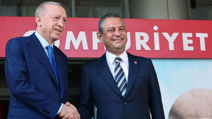 Cumhurbaşkanı Recep Tayyip Erdoğan'dan meclis resepsiyonunda "ana muhalefetle görüşür müsünüz" sorusuna yanıt: "Tabii görüşürüz, niye görüşmeyelim"