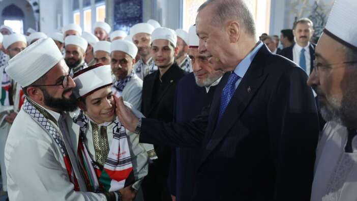 Cumhurbaşkanı Erdoğan hafızlık icazet töreninde! Bakara suresini okudu...
