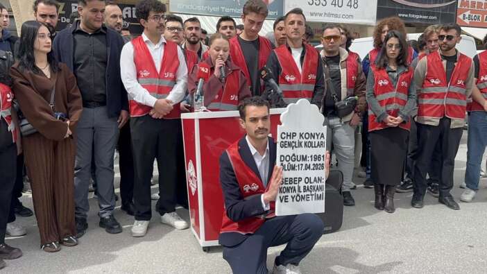 CHP Konya İl Teşkilatı'nda yüksek tansiyon! Görevden almalara tepki gösteren gençlerle parti yöneticileri arasında kavga çıktı