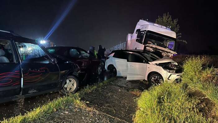 Uşak’ta 7 aracın karıştığı zincirleme kaza: 4 ölü 17 yaralı