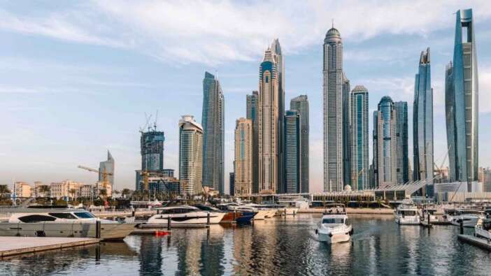 BAE'nin turizm başkenti Dubai diken üstünde: Sirenler çaldı, cep telefonlarına uyarı mesajları gitti