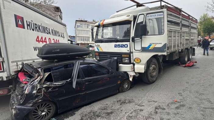 İstanbul'da freni boşalan kamyon 8 araca çarptı