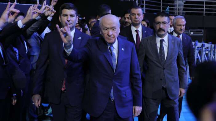 Devlet Bahçeli'den Gençlik Kurultayı'nda dikkat çeken çağrı: Türk'ün Türk'e küseceğiz zaman değil! Kaçmayacaksınız, satmayacaksınız, savrulmayacaksınız!