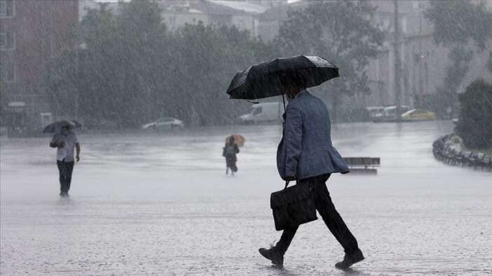 İstanbul dikkat! Meteoroloji saat vererek uyardı: Su baskınları yaşanabilir