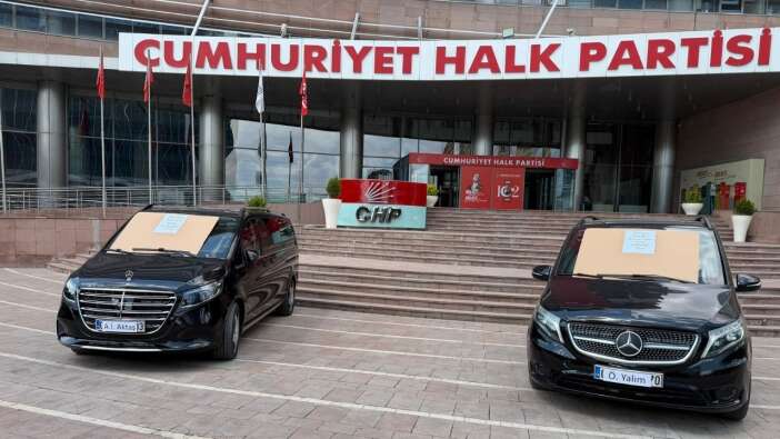 Kılıçdaroğlu'ndan hamle! Aziz İhsan Aktaş ve Özkan Yalım'ın araçlarını satıyor! Üzerine 'haram parayla alınmıştır' yazdılar...