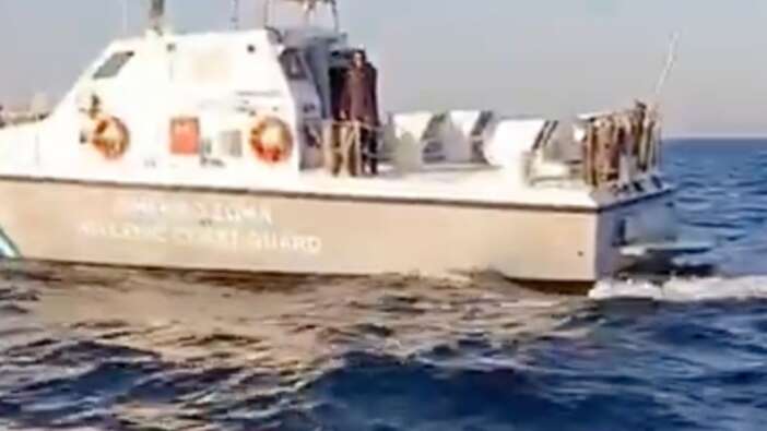 Yine Yunan yine taciz! Türk balıkçı gerekeni yaptı: Silah gösteren Yunan'a "sık hadi" dedi...