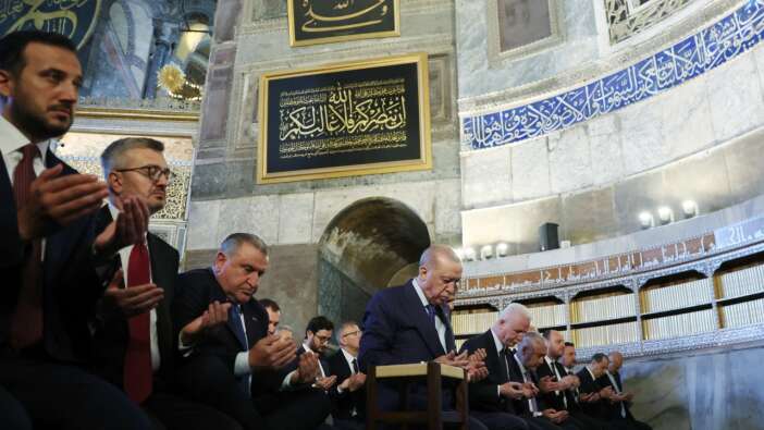 Fethin 573. yılında unutulmaz anlar! Cumhurbaşkanı Erdoğan, Cuma namazı sonrası Ayasofya Camisi'nde Kur'an-ı Kerim okudu!